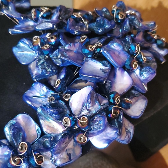 Blue Shell Flower & Bead Bid Statement Necklace - Picture 3 of 7
